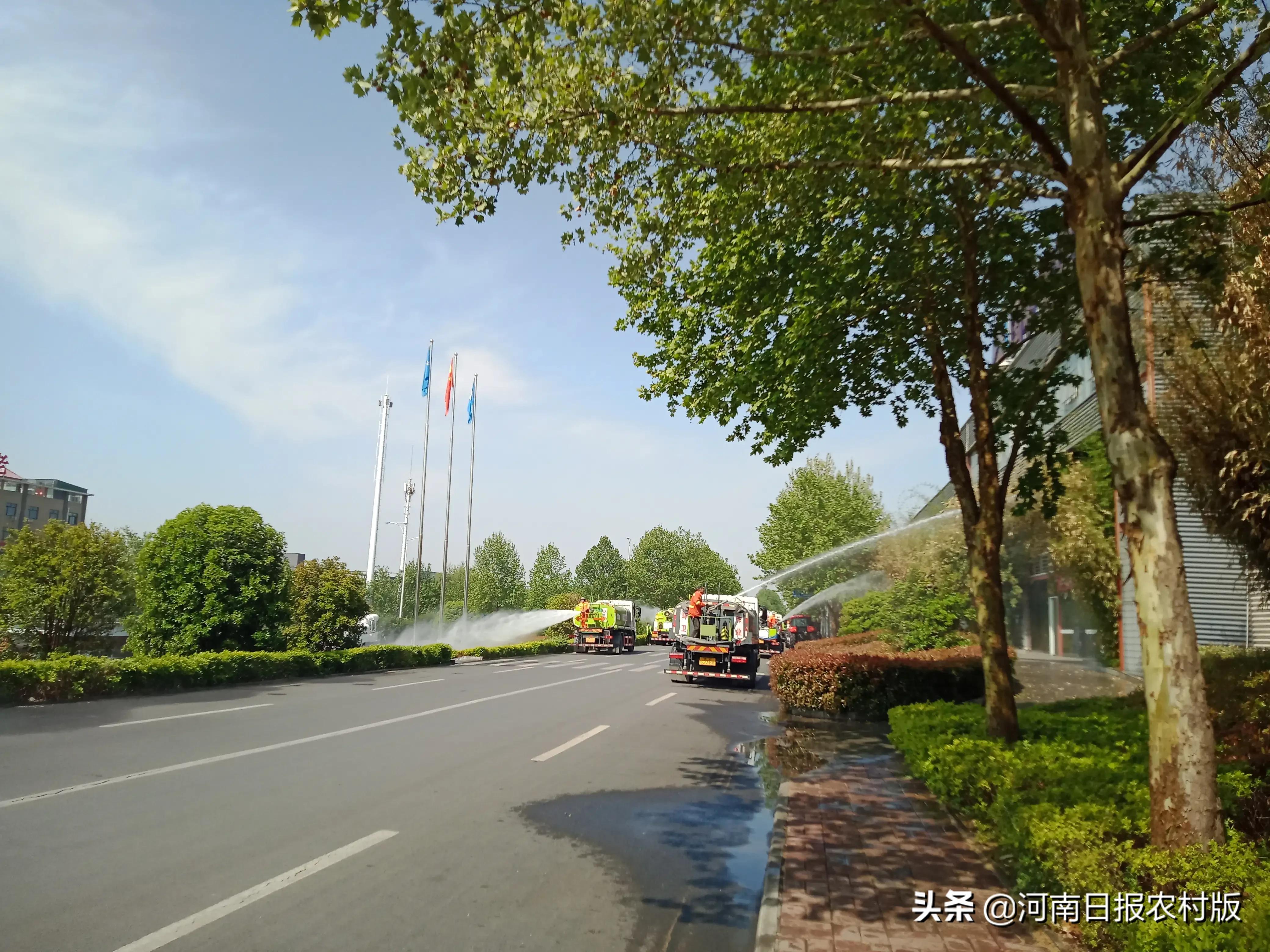 筑牢防疫屏障!“東方紅”大型環(huán)衛(wèi)車助力大輪拖廠區(qū)衛(wèi)生環(huán)境優(yōu)化