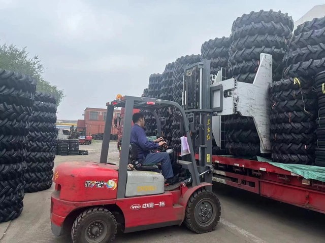 安全高效低強(qiáng)度，裝卸配送超靈活——東方紅鋰電叉車助力中國一拖奪高產(chǎn)